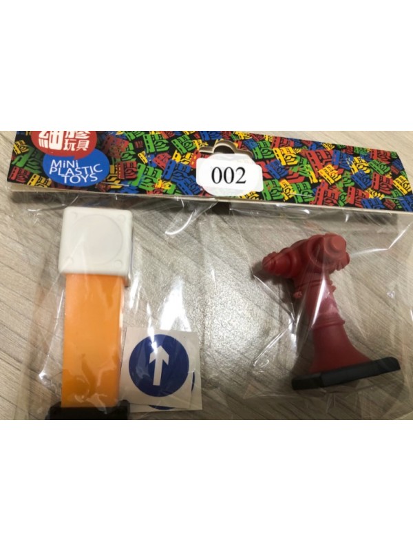 (現貨) Mini Plastic Toys細膠系列 MPT002 1/12迷你街道 安全島+紅色水龍頭 (現貨價HKD$90 )
